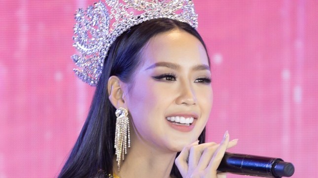 Lưu loát trả lời phóng viên quốc tế bằng tiếng Anh, Hoa hậu Bảo Ngọc nhận 'mưa lời khen'