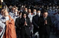 Vụ tai nạn ở Seoul: Tổng thống Hàn Quốc và phu nhân dự lễ tưởng niệm các nạn nhân