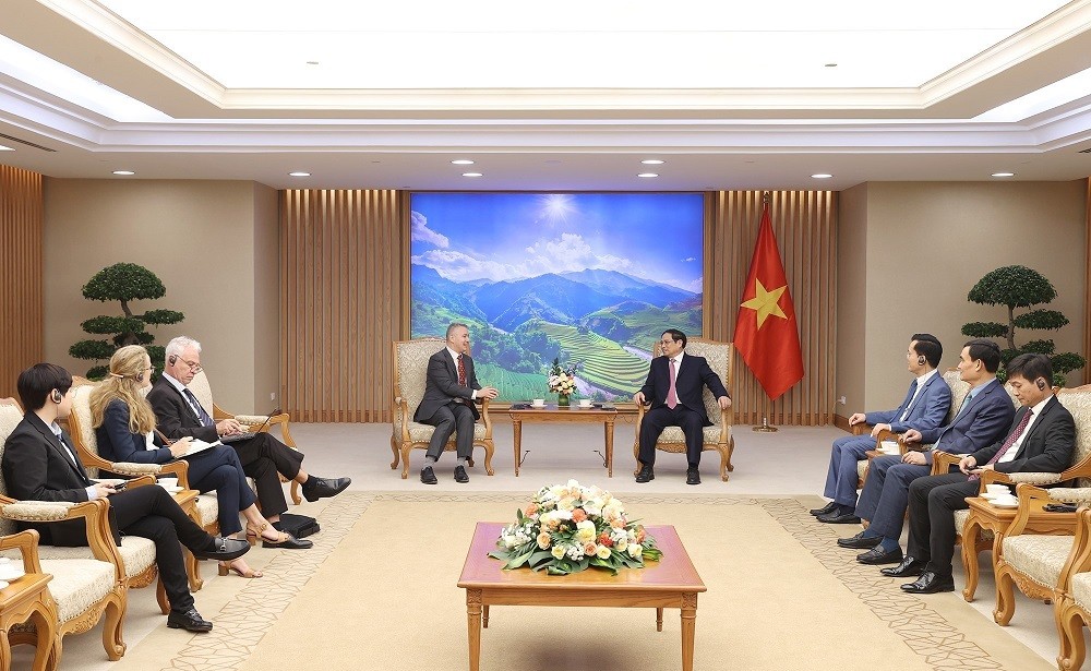 (11.06) Thủ tướng Phạm Minh Chính bày tỏ mong muốn Đại sứ Karl Van Den Bossche sẽ tiếp tục đóng góp tích cực cho quan hệ Việt Nam - Bỉ. (Nguồn: TTXVN)
