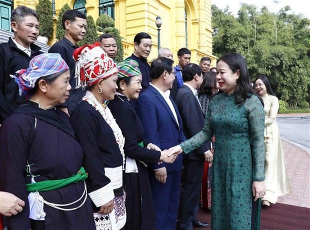 Vice President meets outstanding ethnic minority people in Lao Cai