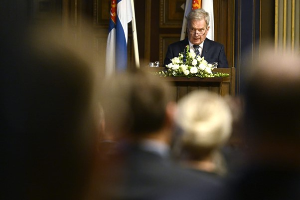 Tổng thống Phần Lan Sauli Niinisto phát biểu trong buổi chính thức khai giảng khóa học quốc phòng dành cho giới tinh hoa chính trị, kinh tế và công vụ ngày 7/11. (Nguồn: YEL)