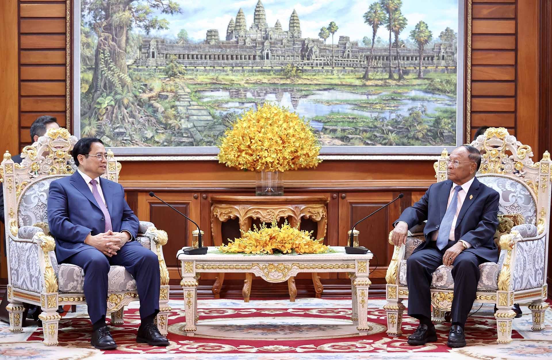 Thủ tướng Phạm Minh Chính hội kiến Chủ tịch Quốc hội Campuchia Samdech Heng Samrin. Ảnh: (Nguồn: TTXVN)