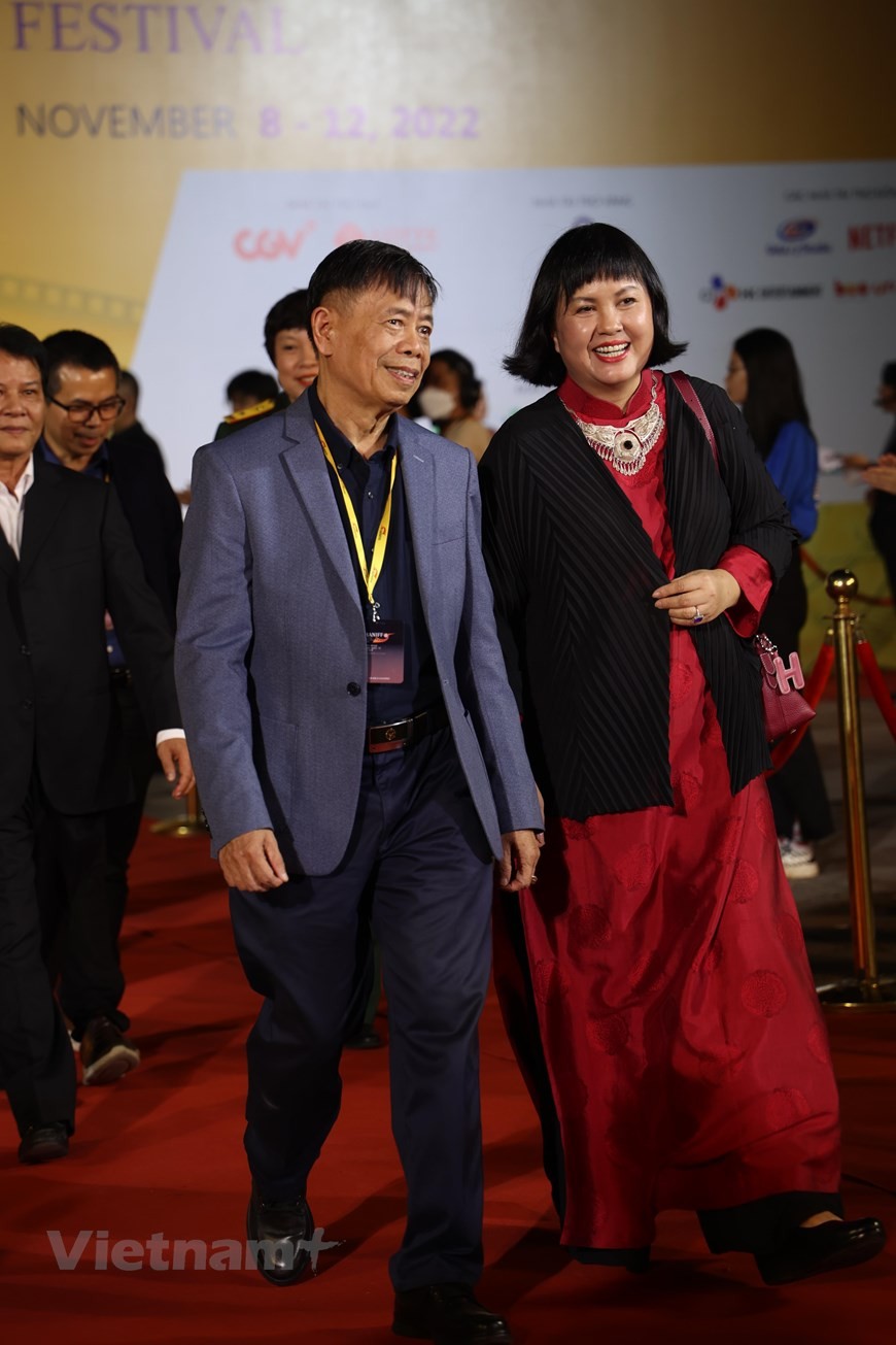 Dàn sao Việt nhộn nhịp trên thảm đỏ lễ khai mạc Liên hoan phim quốc tế Hà Nội