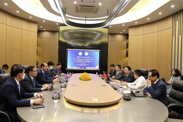 Vietnam, Cambodia foster partnership in post, telecoms, digital transformation