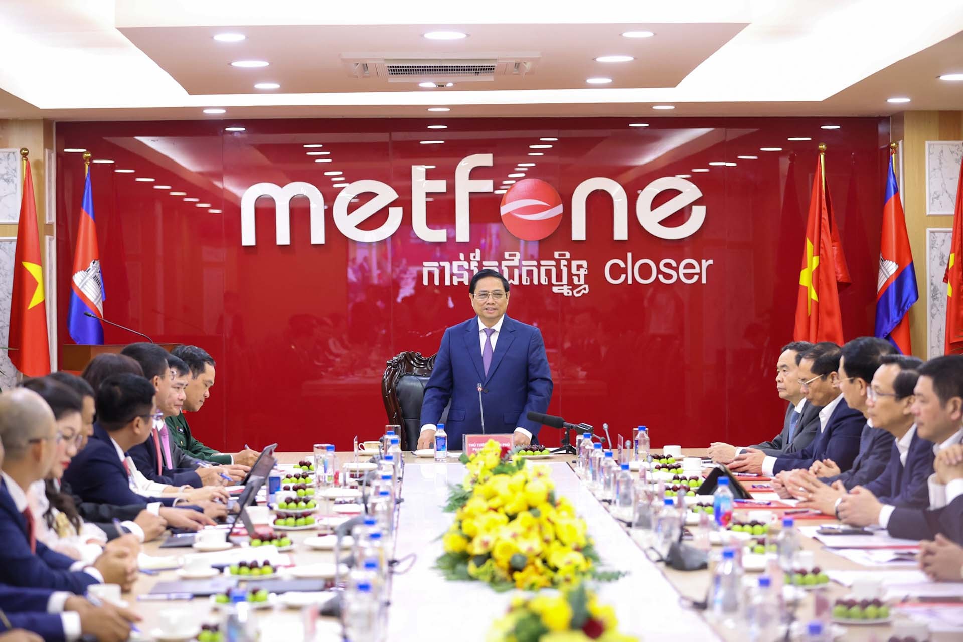 Thủ tướng Phạm Minh Chính phát biểu tại buổi làm việc với lãnh đạo Công ty viễn thông Metfone. (Nguồn: VGP)