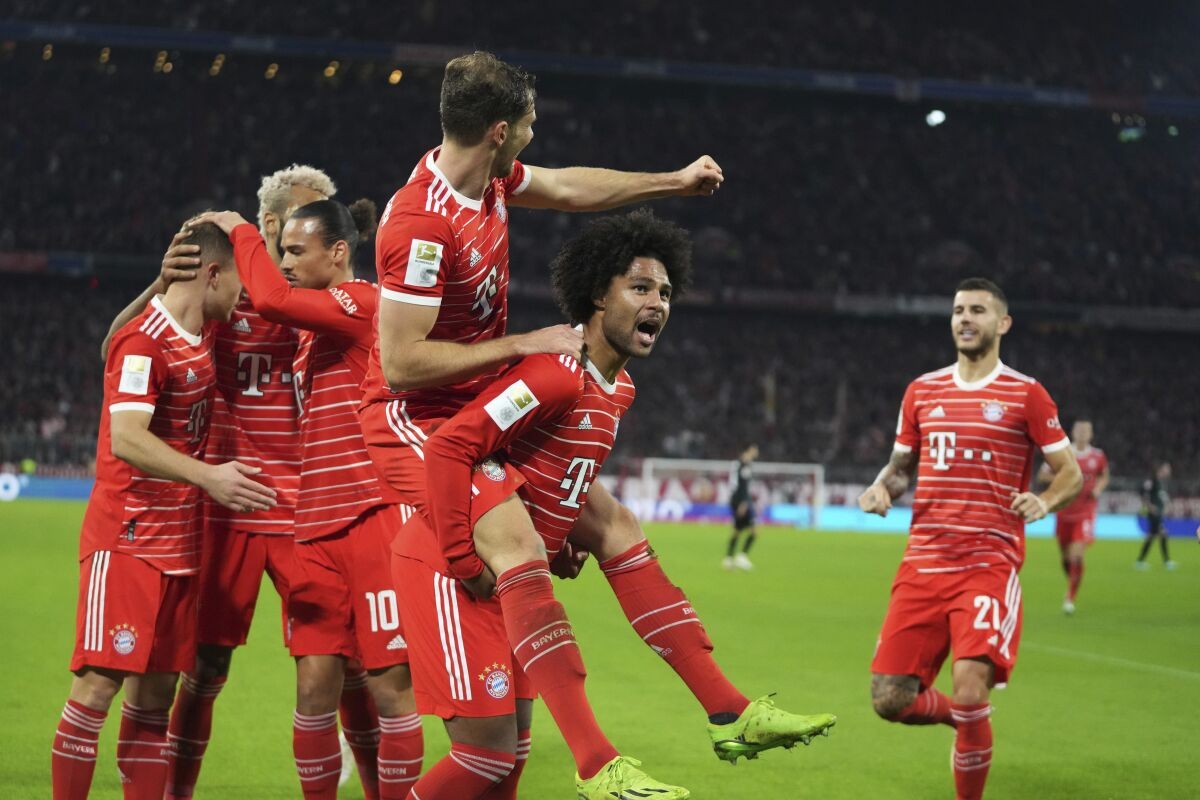 Bayern Munich vững chắc vị trí đầu Bundesliga, Dortmund thua trên sân khách