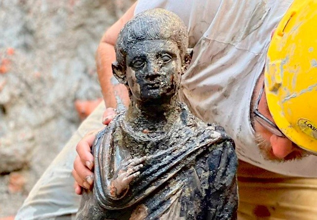 Italy khai quật 24 bức tượng đồng có niên đại thế kỷ 2 trước Công Nguyên