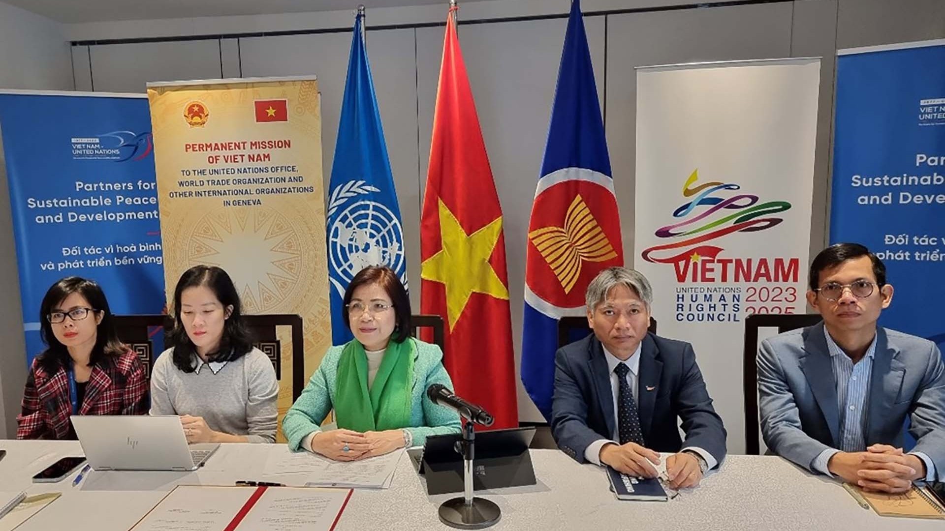 Phái đoàn Việt Nam tại Geneva hỗ trợ Đại học Ngoại thương tham gia hợp tác với WTO