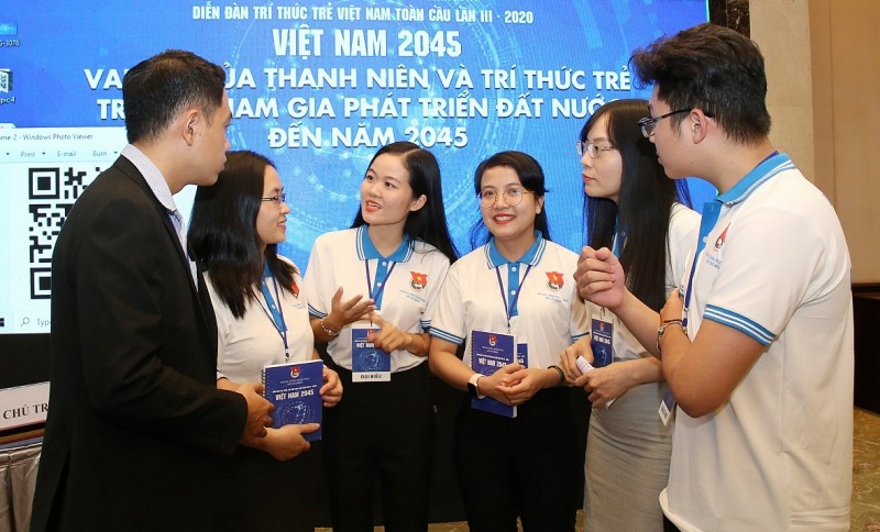 Các đại biểu tham dự Diễn đàn Trí thức trẻ Việt Nam toàn cầu lần thứ III năm 2020 trao đổi, thảo luận các chủ đề về Diễn đàn