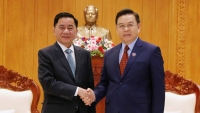 Chủ tịch Quốc hội Lào tiếp đoàn đại biểu Ủy ban Kiểm tra trung ương Đảng Cộng sản Việt Nam