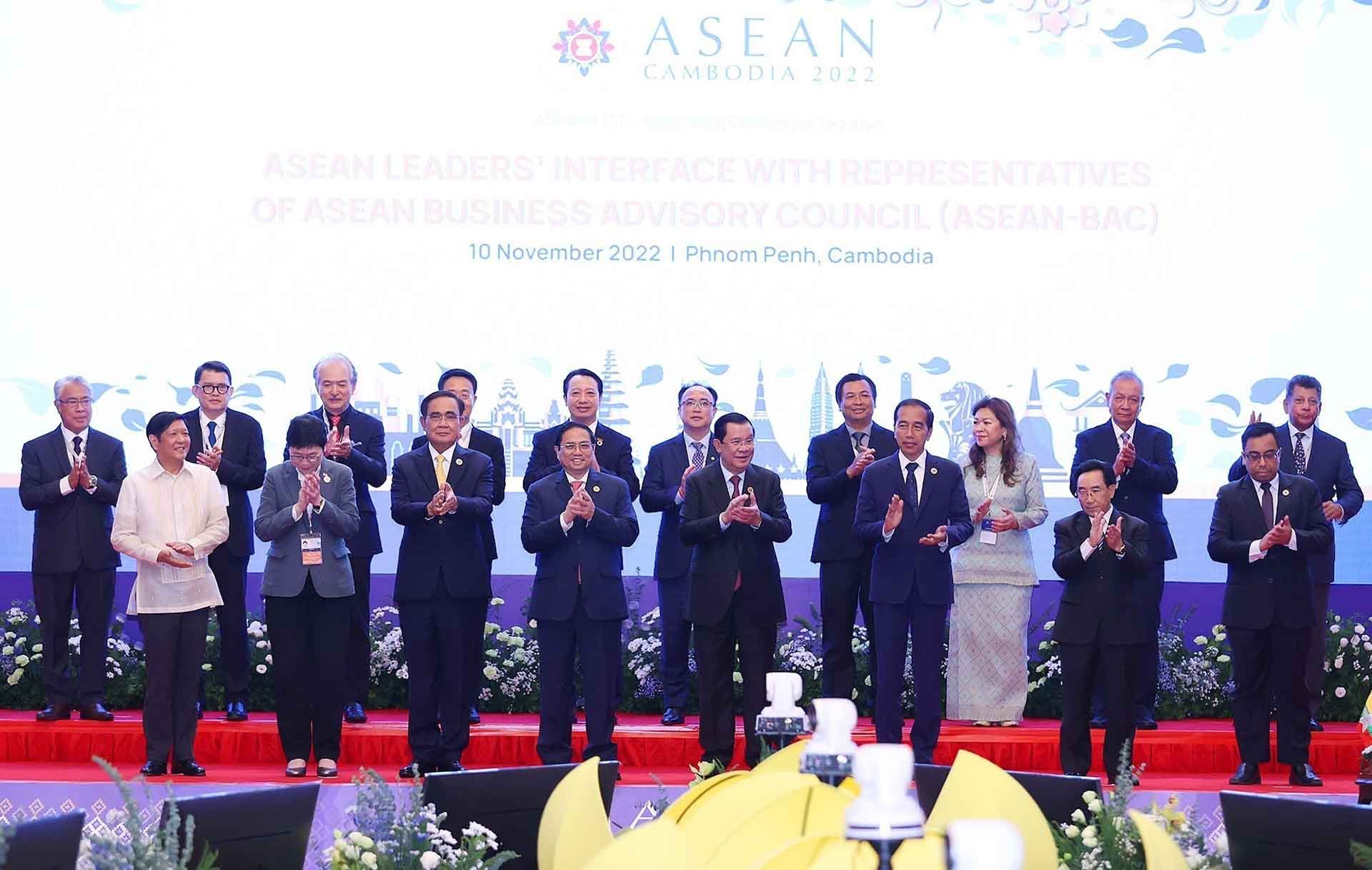 Thủ tướng Phạm Minh Chính tham dự tiếp xúc chung giữa các nhà lãnh đạo ASEAN với Hội đồng tư vấn kinh doanh ASEAN (ABAC). (Nguồn : TTXVN)