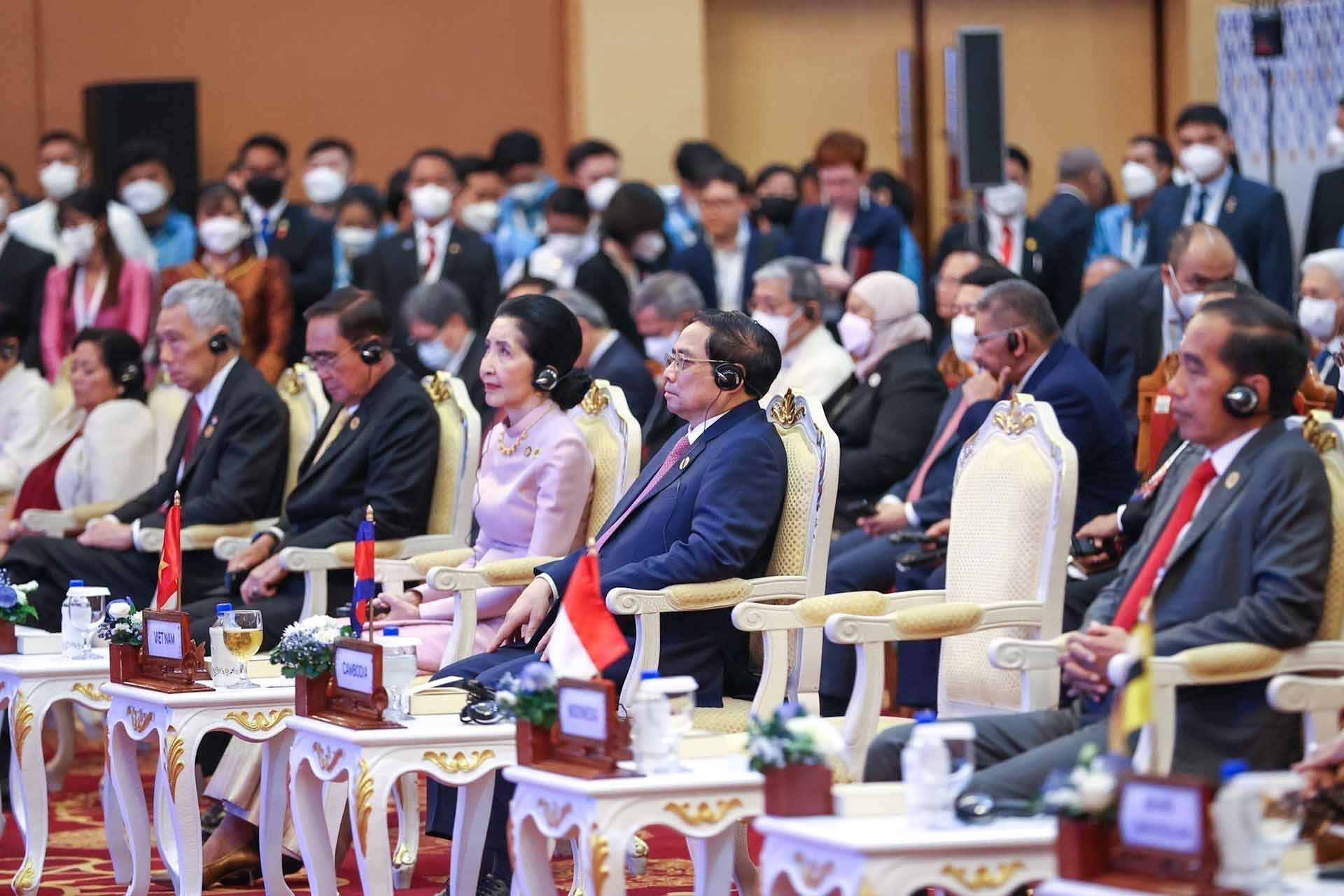 Thủ tướng Phạm Minh Chính và các trưởng đoàn tham dự Lễ khai mạc Hội nghị cấp cao ASEAN lần thứ 40 và 41. (Nguồn: TTXVN)