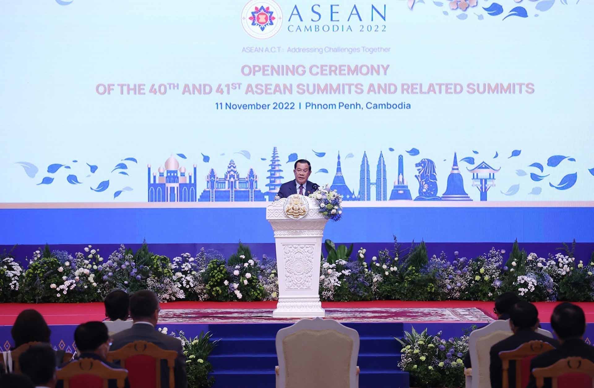 Thủ tướng Campuchia, Chủ tịch ASEAN 2022 Samdech Techo Hun Sen phát biểu khai mạc hội nghị. (Nguồn: TTXVN)