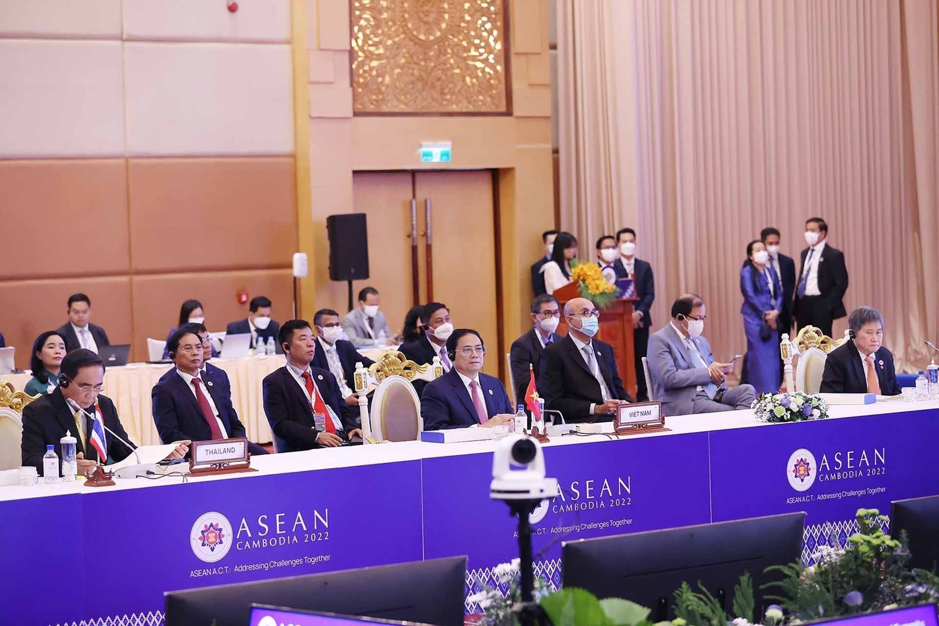 Thủ tướng Phạm Minh Chính và Trưởng đoàn các nước ASEAN tại Phiên toàn thể Hội nghị cấp cao ASEAN lần thứ 40. (Nguồn: TTXVN)
