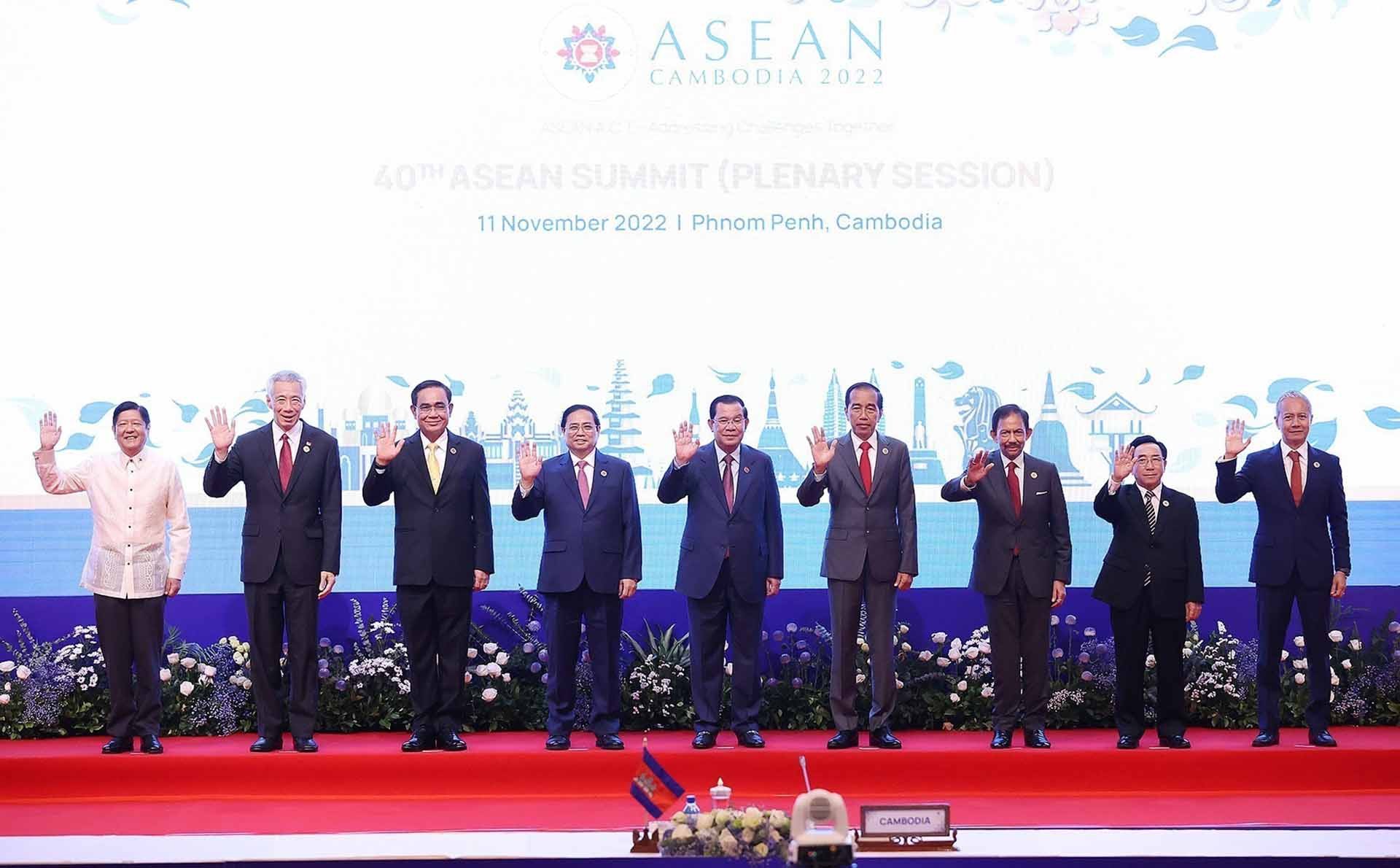 Thủ tướng Phạm Minh Chính và trưởng đoàn các nước ASEAN chụp ảnh chung tại Phiên toàn thể. (Nguồn: TTXVN)