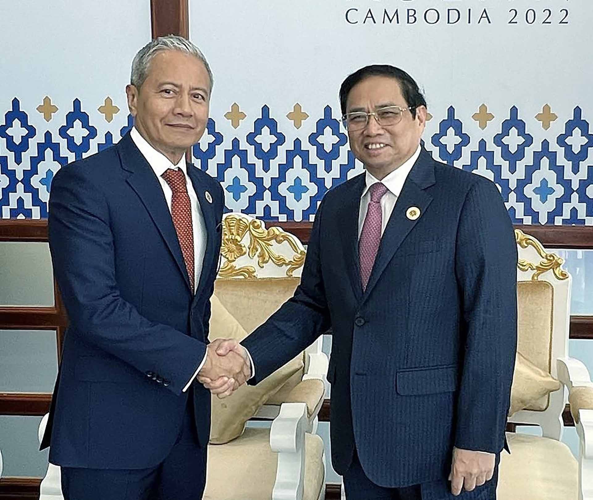 Thủ tướng Phạm Minh Chính gặp Chủ tịch Hạ viện Malaysia Azhar Azizan Harun. (Nguồn: TTXVN)
