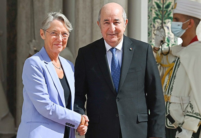 Nga-châu Âu, khí đốt. Tổng thống Algeria Abdelmadjid Tebboune tiếp Thủ tướng Pháp Elisabeth Borne tại Dinh tổng thống ở Algiers, ngày 10/10. (Nguồn: AP)