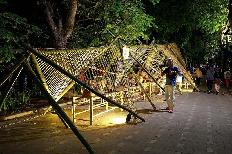 Một thiết kế sáng tạo được trưng bày tại không gian đi bộ Hồ Gươm. (Nguồn: HBA)