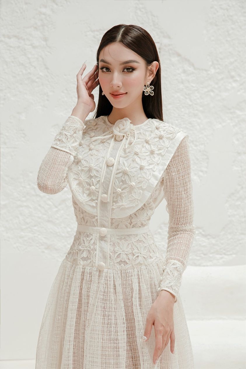 Hoa hậu Thùy Tiên ghi điểm với những thiết kế nền nã, nhẹ nhàng