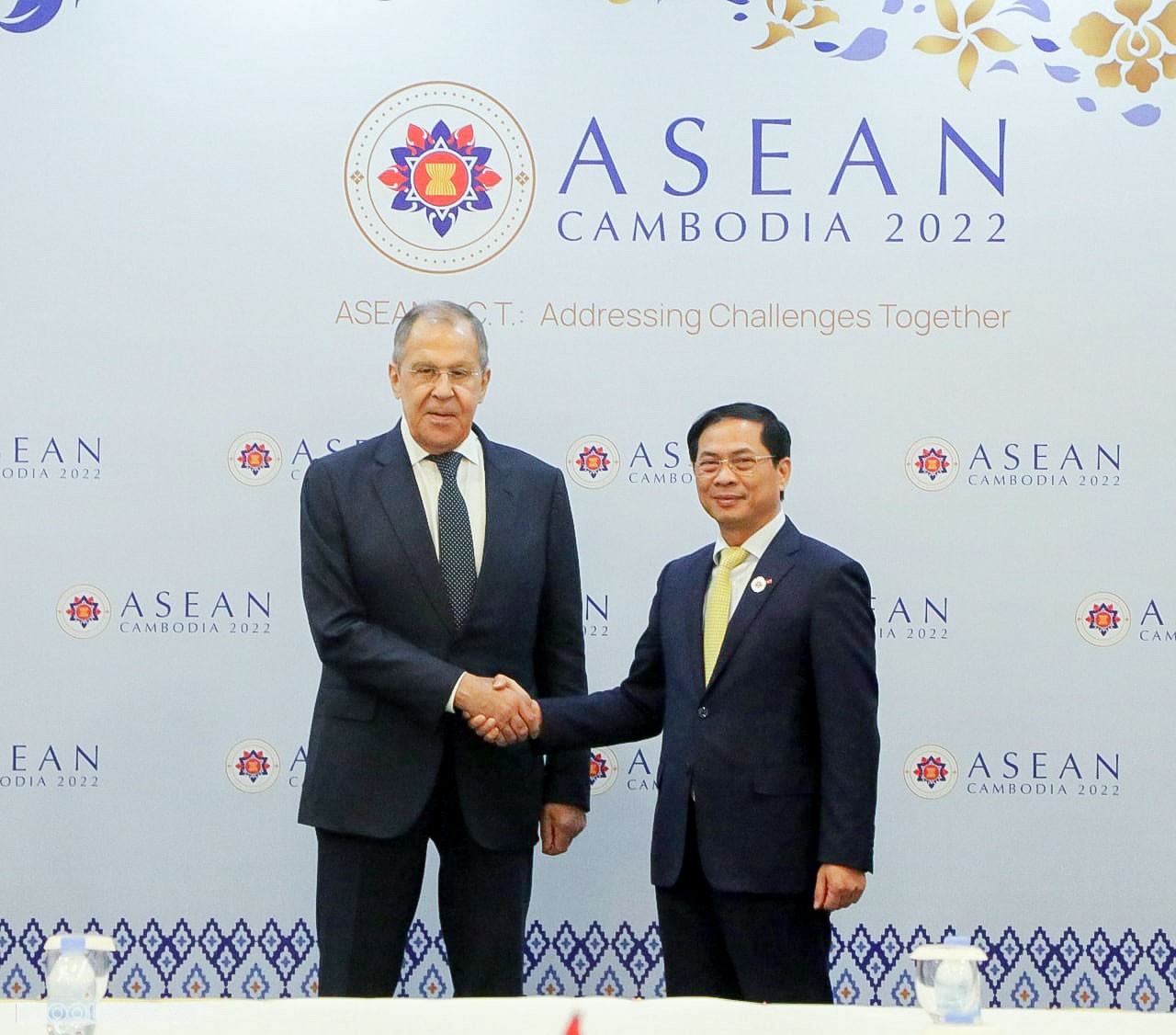 Vietnamese, Russian FMs meet on sidelines of ASEAN Summits