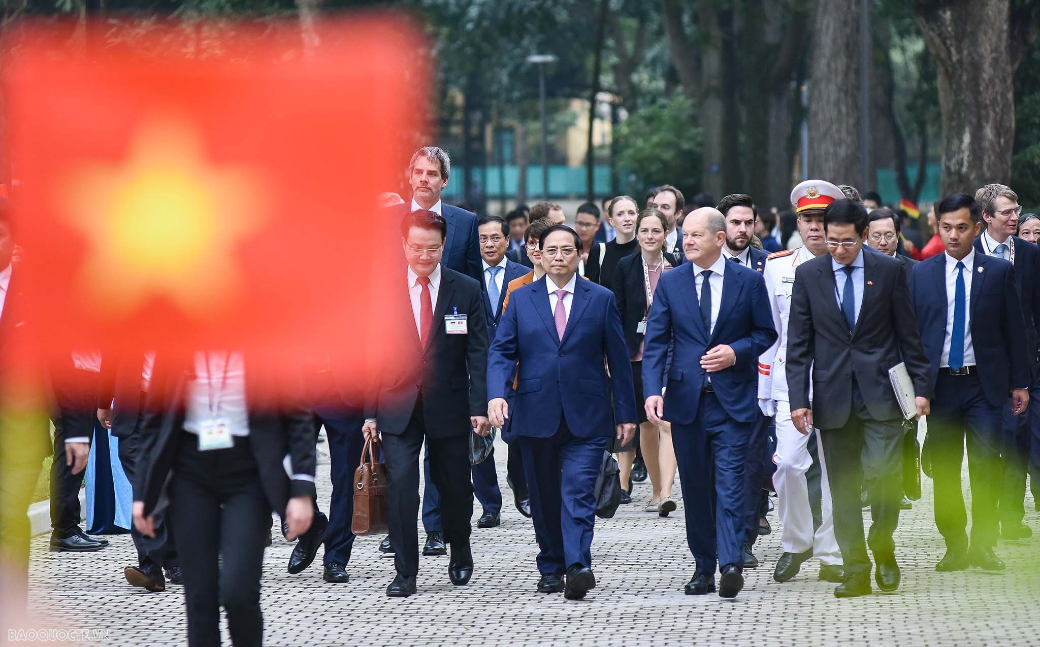 German Chancellor begins official visit to Vietnam