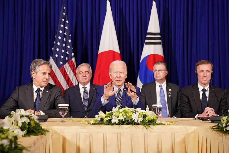 Tổng thống Biden: Washington sẽ 'cạnh tranh mạnh mẽ' với Bắc Kinh; nhấn mạnh tầm quan trọng của tự do hàng hải ở Biển Đông