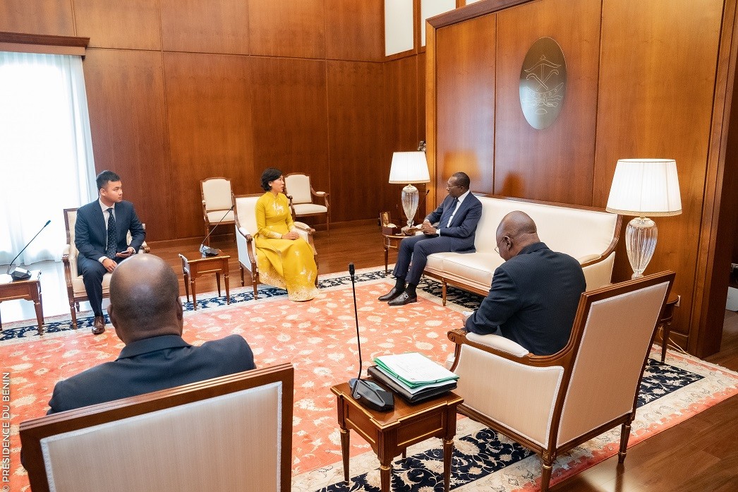 Đại sứ Đặng Thị Thu Hà trình Thư ủy nhiệm lên Tổng thống Benin