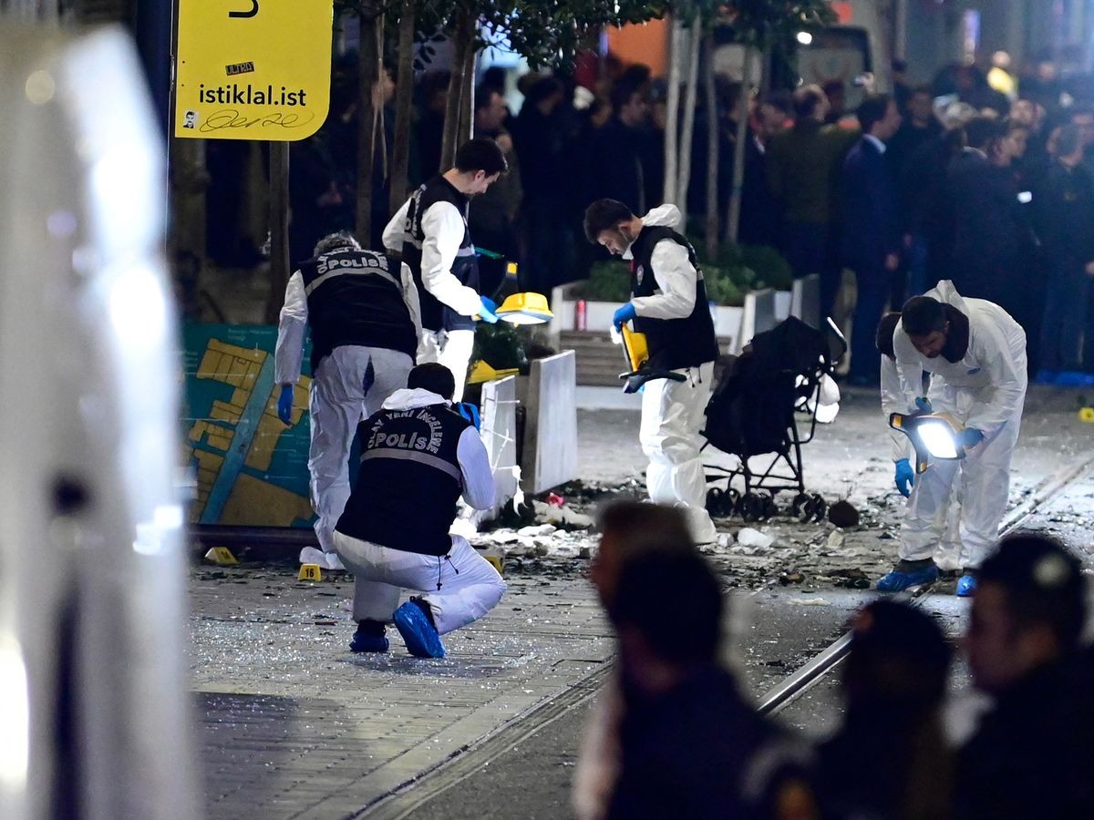 (11.14) Cánh sát Thổ Nhĩ Kỳ đang tích cực điều tra, làm rõ âm mưu đằng sau vụ đánh bom kinh hoàng tại Istanbul ngày 13/11 vừa qua. (Nguồn: AFP/Getty Images)