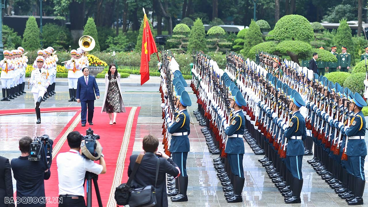 Đây là chuyến thăm cấp cao đầu tiên sau hai năm kể từ khi hai nước nâng cấp quan hệ lên Đối tác chiến lược và tròn 5 năm kể từ chuyến thăm trước của Thủ tướng Ardern khi đến Việt Nam tham dự Hội nghị cấp cao APEC (11/2017).