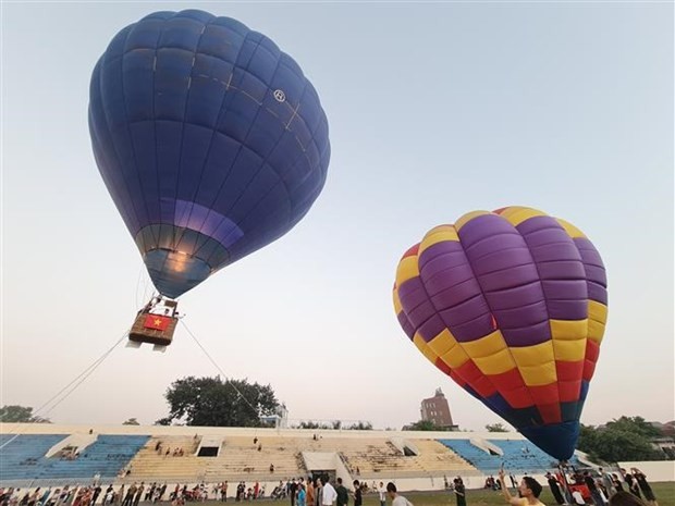 International hot air balloon festival underway in Hanoi's Son Tay town