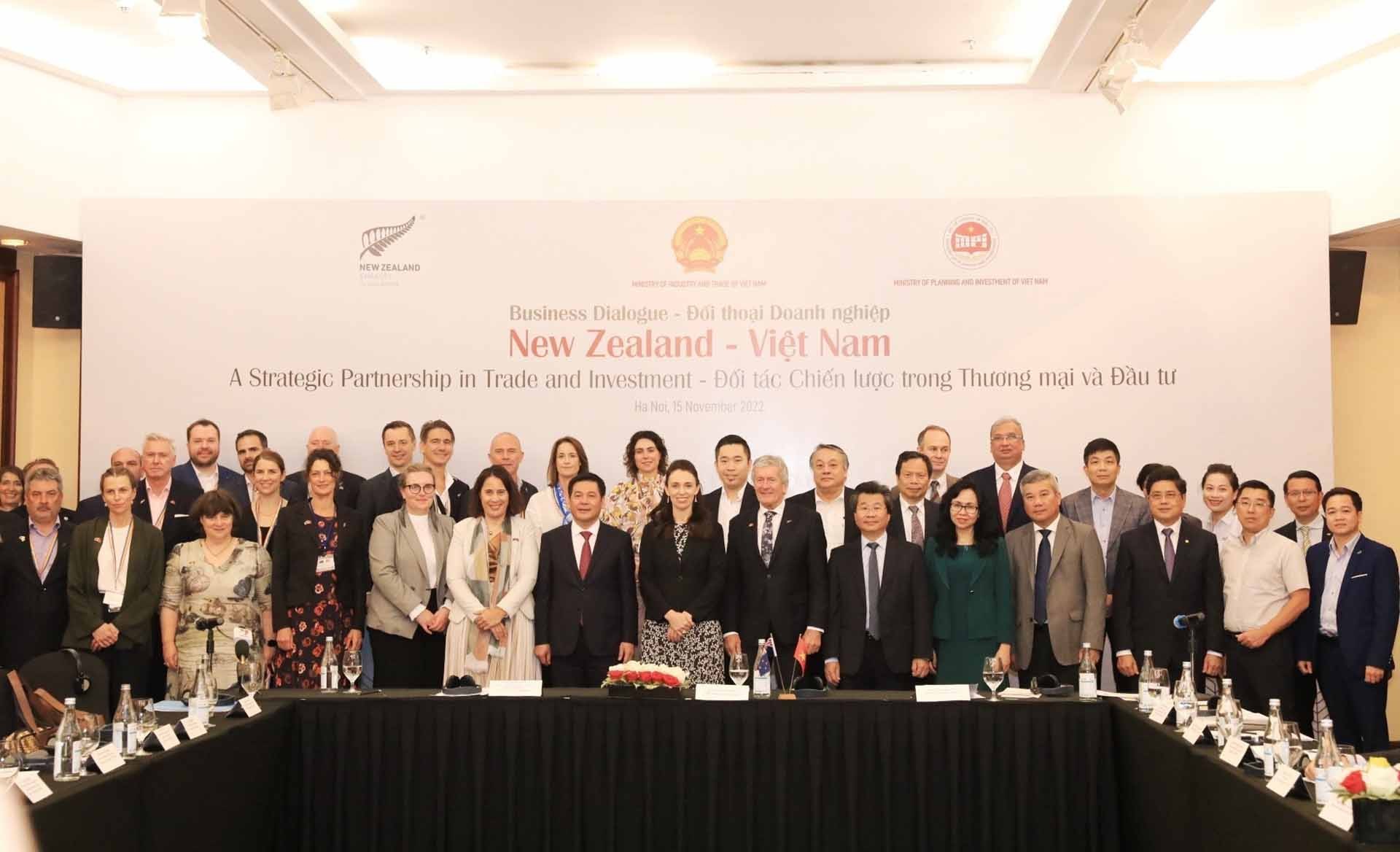 Thủ tướng New Zealand Jacinda Ardern và các đại biểu chụp ảnh lưu niệm. (Nguồn: TTXVN)
