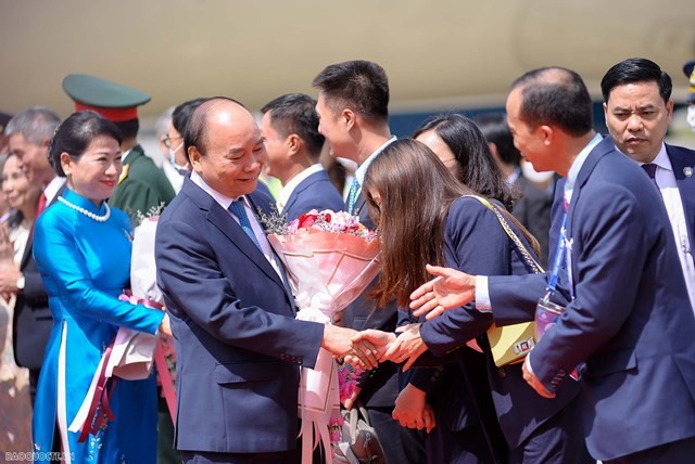 Welcome ceremony with 21 gun salute held for Vietnamese President in Thailand