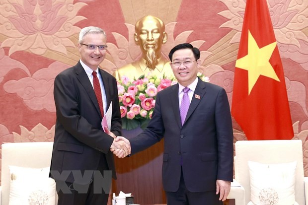 NA Chairman Vuong Dinh Hue  receives French Ambassador