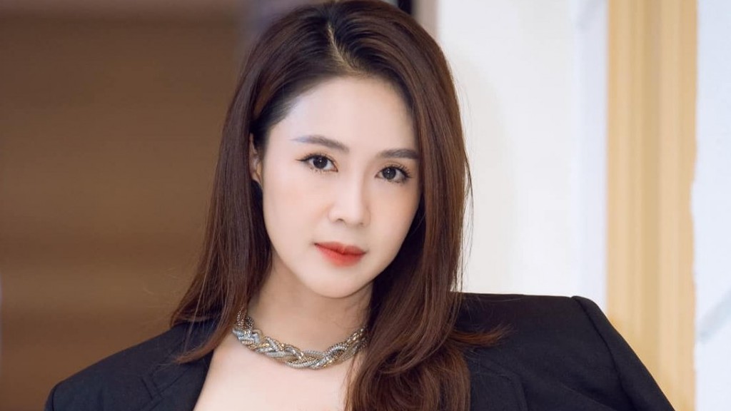 Gu thời trang thanh lịch, ngọt ngào của diễn viên Hồng Diễm phim Hành trình công lý