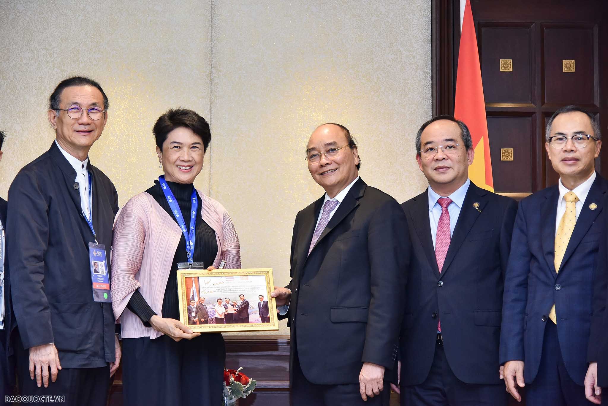 President Nguyen Xuan Phuc meets Thai CEOs in Bangkok