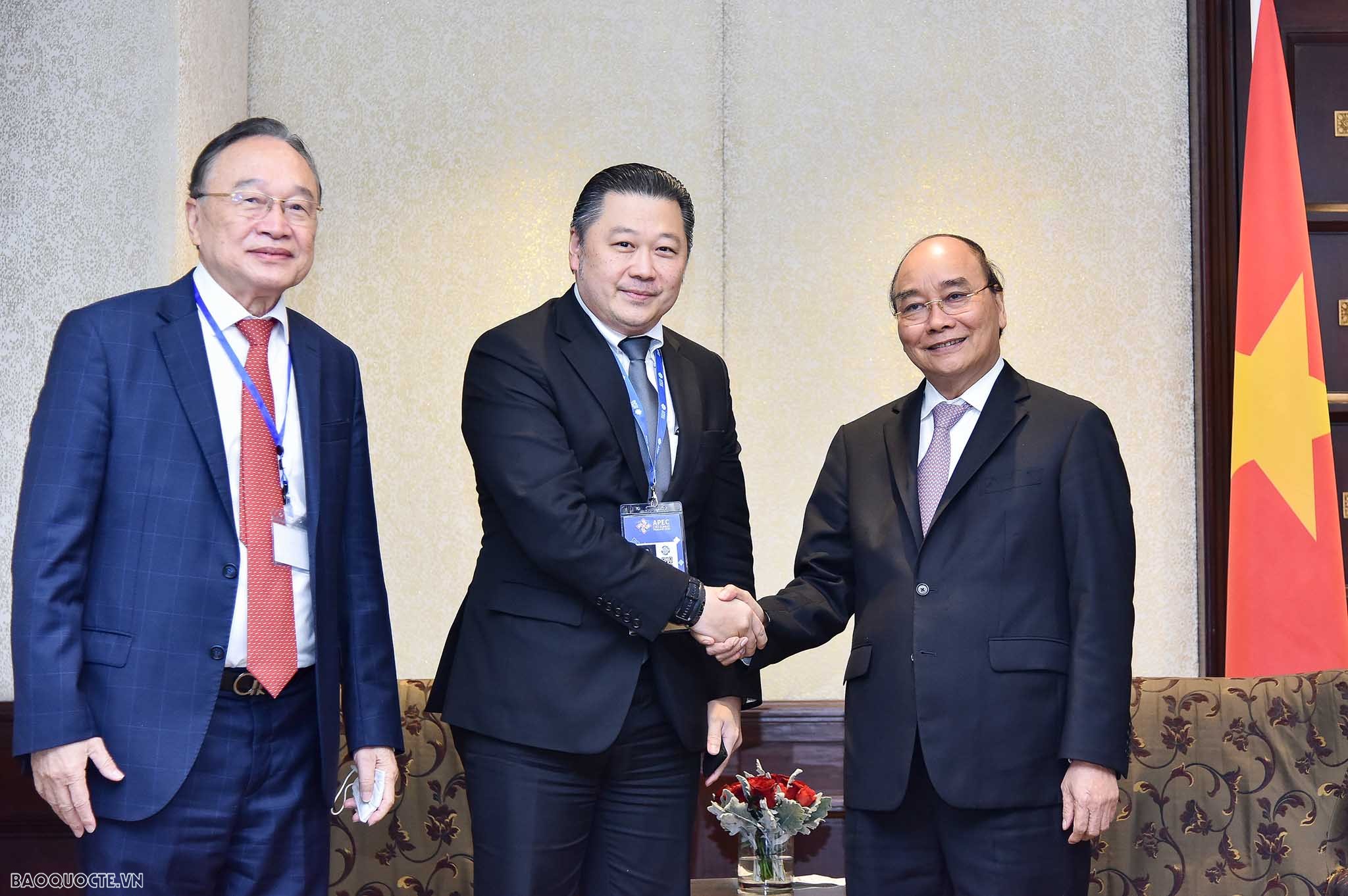 President Nguyen Xuan Phuc meets Thai CEOs in Bangkok