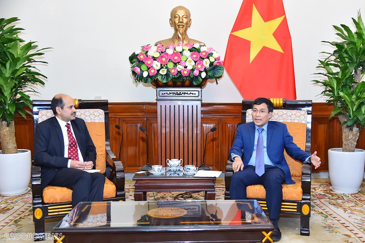 Thứ trưởng Thường trực Bộ Ngoại giao Nguyễn Minh Vũ tiếp Đại sứ Ấn Độ tại Việt Nam