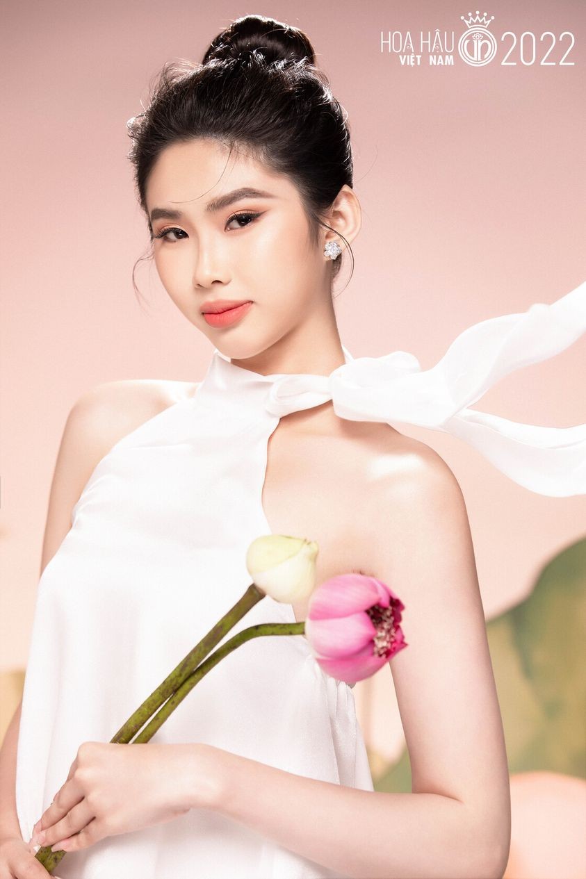 Soi nhan sắc tinh khôi và thần thái tự tin của các người đẹp lọt chung khảo Hoa hậu Việt Nam 2022