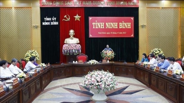 PM urges Ninh Binh to push ahead with economic restructuring