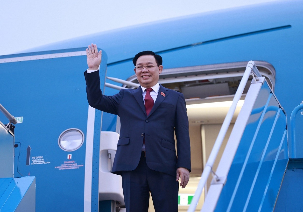 NA Chairman Vuong Dinh Hue leaves for AIPA-43, official visits to Cambodia, Philippines. (Photo: VNA)