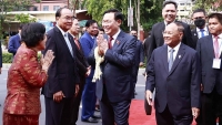 Trọng thể lễ đón chính thức Chủ tịch Quốc hội Vương Đình Huệ tại Campuchia