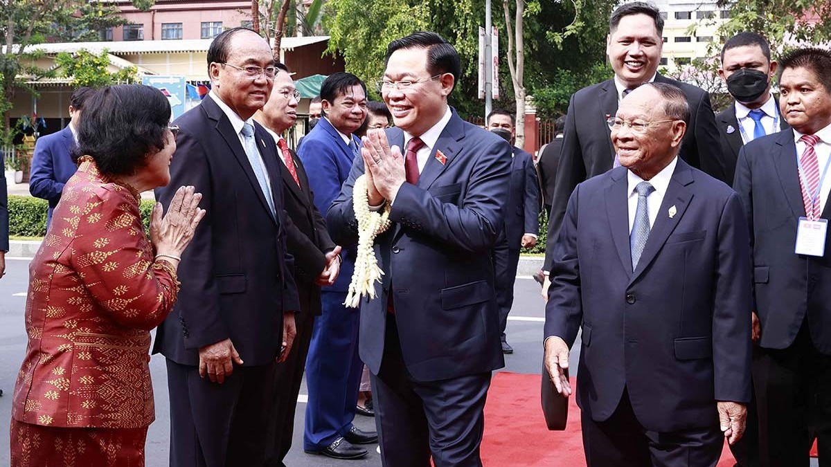 Trọng thể lễ đón chính thức Chủ tịch Quốc hội Vương Đình Huệ tại Campuchia