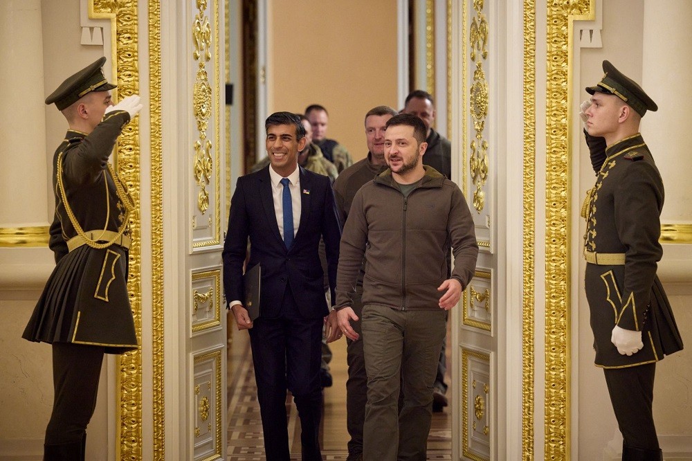 (11.19) Thủ tướng Anh Rishi Sunak và Tổng thống Ukraine Volodymyr Zelensky trong cuộc gặp gỡ ngày 19/11 tại Kiev. (Nguồn: BBC)