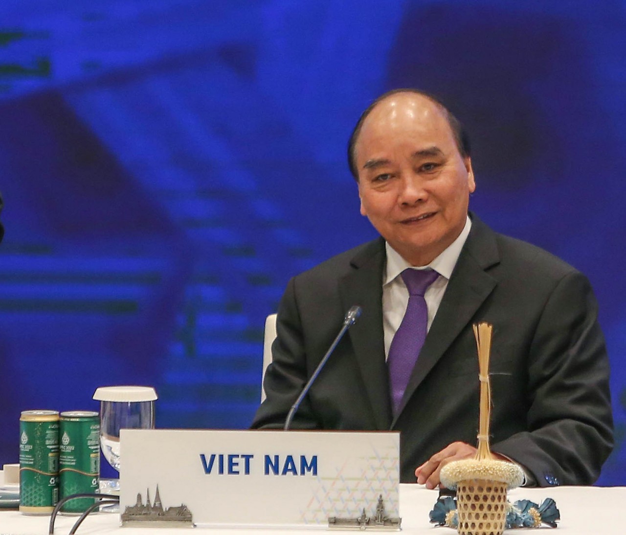 President Nguyen Xuan Phuc delivers speech at APEC second session