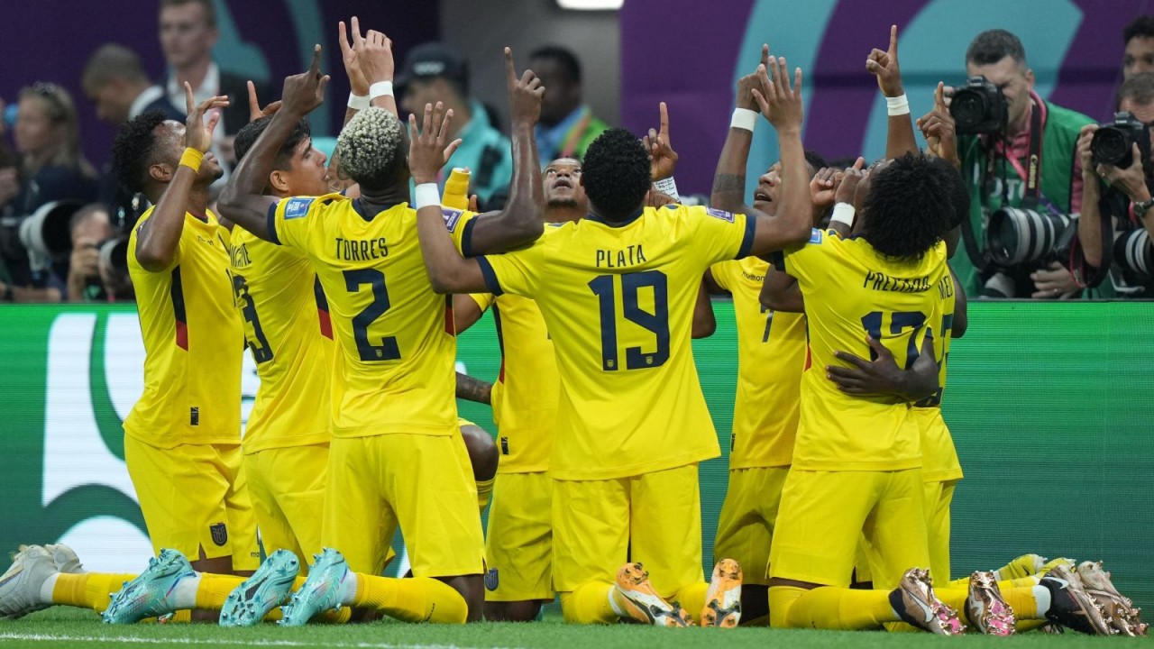 Ecuador tạm dẫn đầu bảng A, là đội đầu tiên có trận thắng tại World Cup 2022