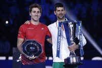 Novak Djokovic nối dài kỷ lục khi lần thứ 6 đăng quang ATP Finals