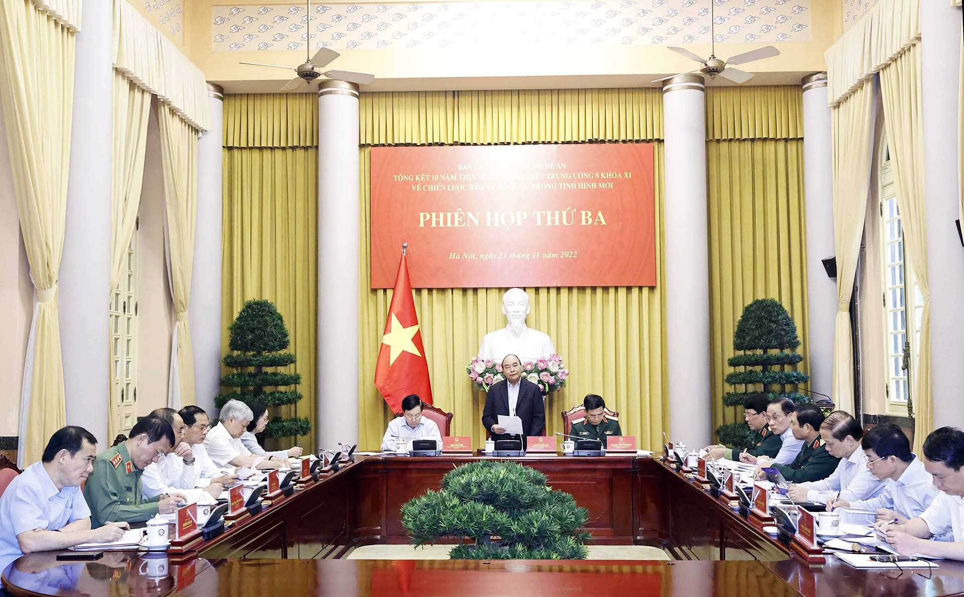 Chủ tịch nước Nguyễn Xuân Phúc chủ trì Phiên họp thứ 3 về Đề án Tổng kết Chiến lược bảo vệ Tổ quốc trong tình hình mới. (Nguồn: TTXVN)