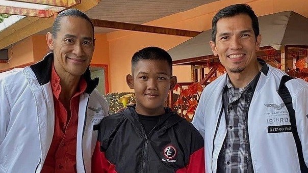 Indonesia: Cuộc sống yên bình của cậu bé giảm hơn nửa trọng lượng cơ thể