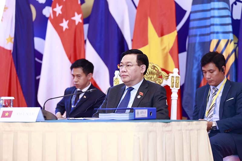Chủ tịch Quốc hội Vương Đình Huệ dự phiên họp. (Nguồn: TTXVN)