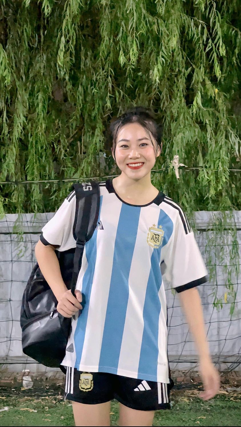 Nhan sắc đốn tim của Hot girl fan Argentina trong 'Nóng cùng World Cup 2022'
